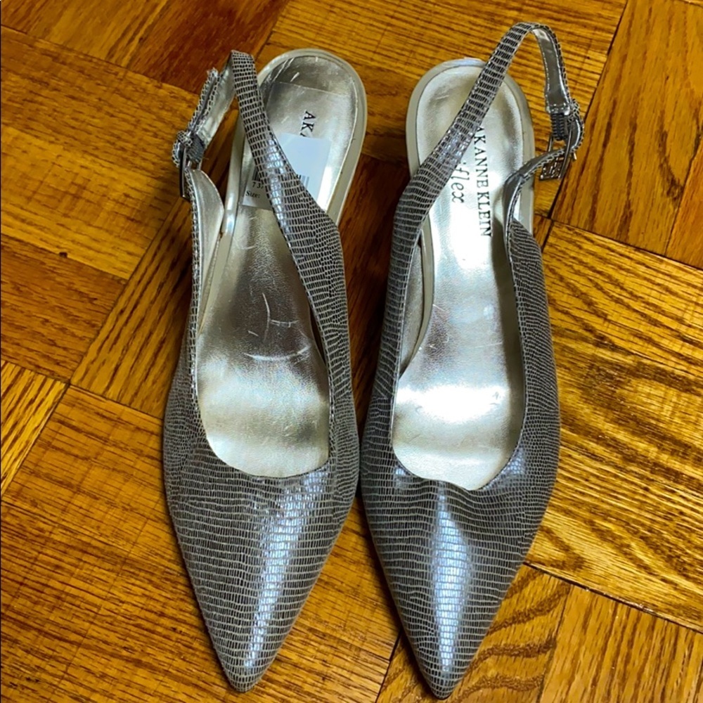 NWOB Anne Klein gray heels size: 8